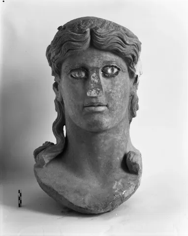 Marble head of Athena or Apollo, before cleaning (cat. no. S 2682)