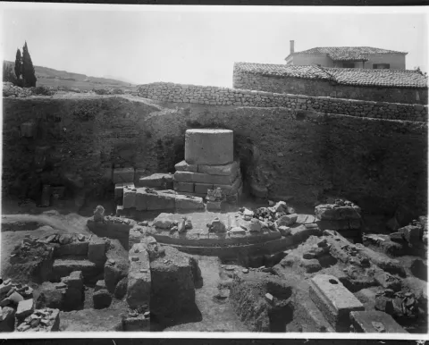bw 2259_ Circular Monument