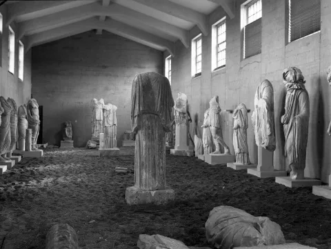 bw 6049 New Museum - wartime condition.jpg 