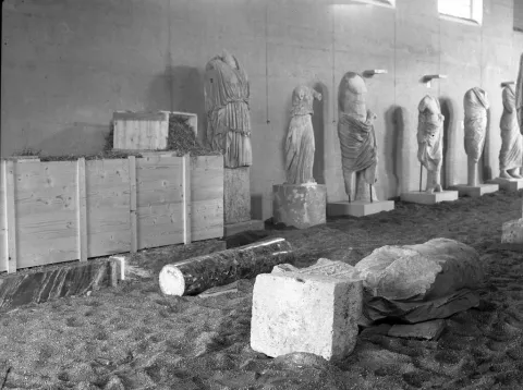 bw 6051 New Museum - wartime condition