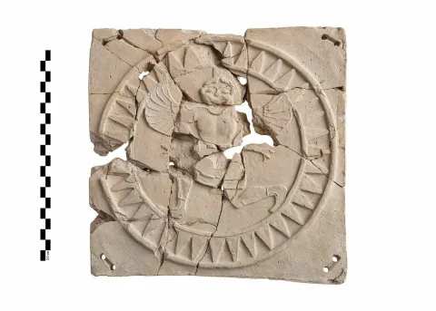 Terracotta plaque with running Gorgo/Medusa, end of 6th c. BC-beginning of 5th c. BC (cat. no. MF 1950)